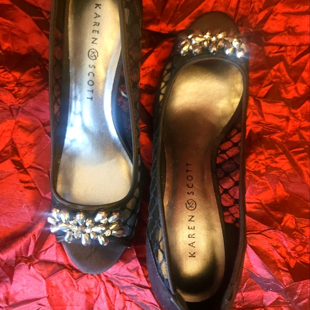 Karen Scott Maralyn Peep Toe Evening Pumps 8.5 M, excellent condition.